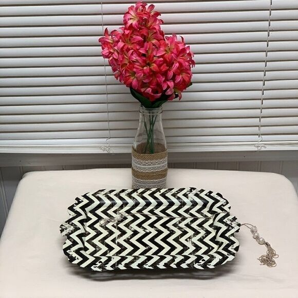 NWT Beautiful Set of Two Decorative Trays - Picture 1 of 4